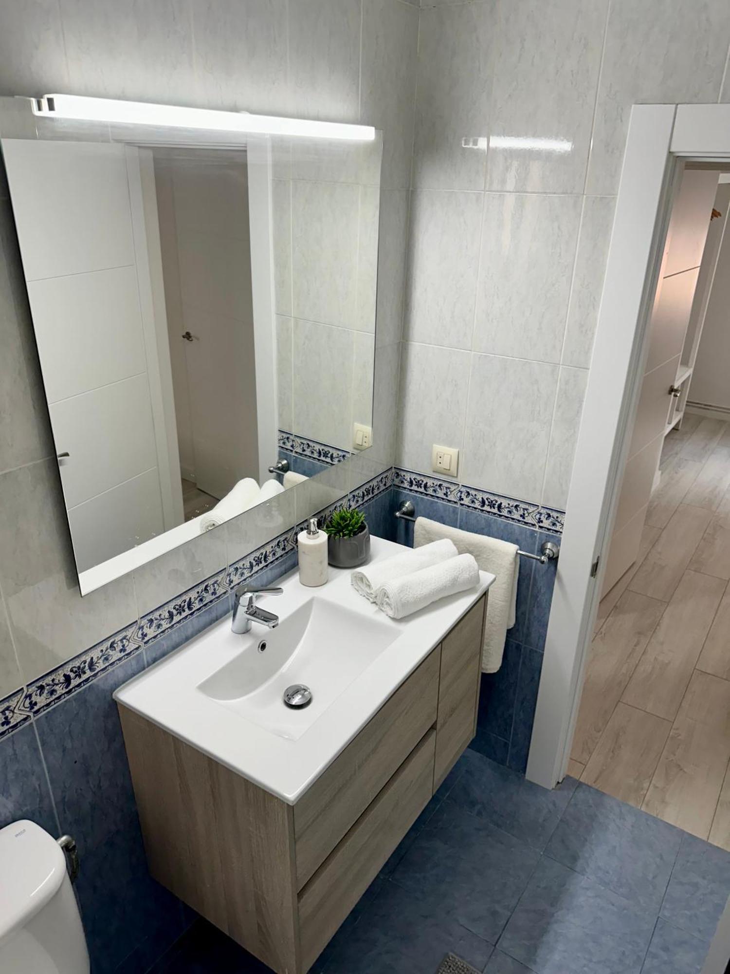 Cozy Flat 5 Mins From The Beach Хихон Экстерьер фото